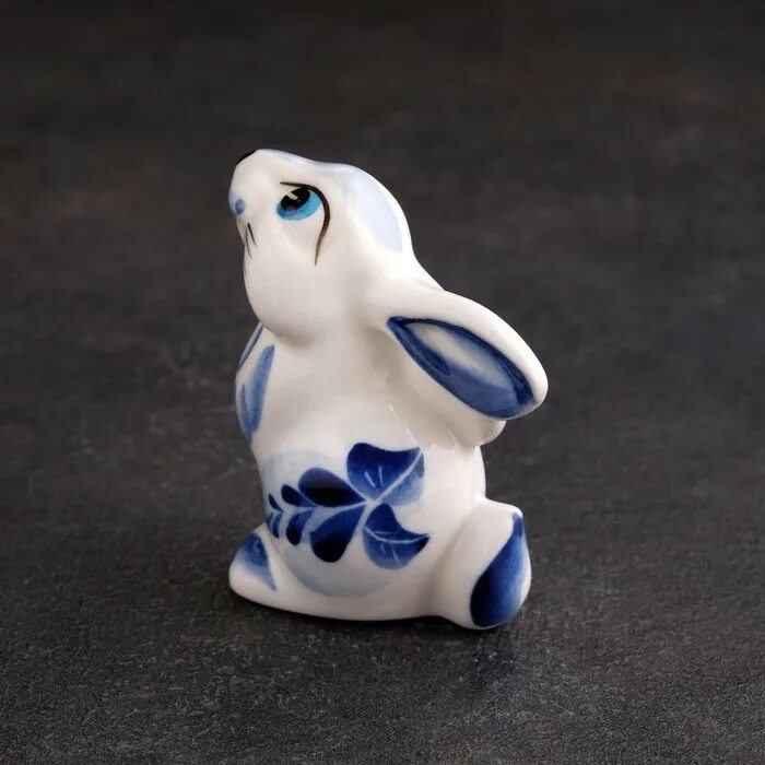 Фарфор бегемотик лфз. Фарфор 5. Кофейная пара букет. Современное выставочное искусство керамика. Кисловодский фарфоровый завод каталог.