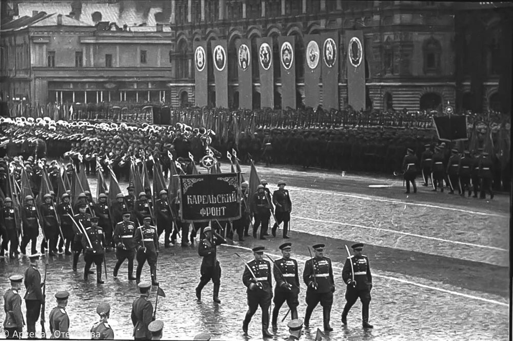 Парад победы 1945 дата. Первый парад Победы 24 июня 1945 года. Парад Победы 1945 Карельский фронт. Парад 24 июня 1945 года в Москве на красной площади. Парад Победы 24 июня 1945 года Карельский фронт.