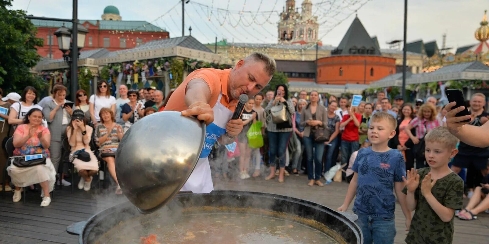 1 июня в московском. Рыбный фестиваль. Фестиваль рыбы в Москве. Рыбная неделя площадь революции. Неделя рыбы в Москве.