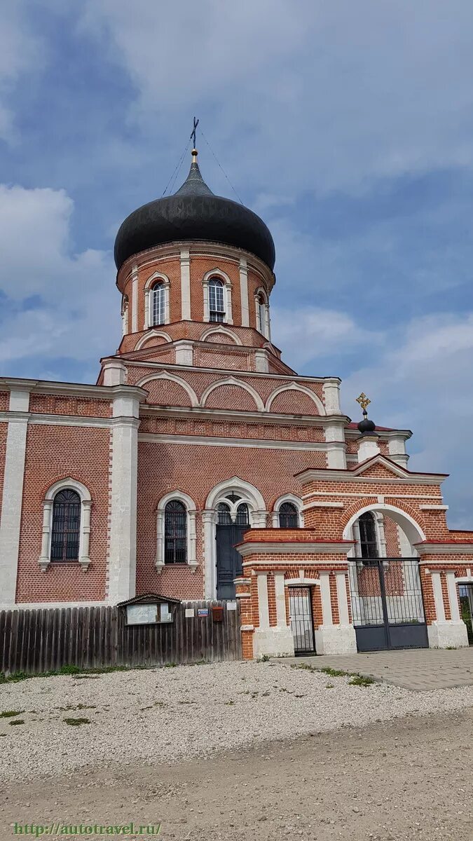 Кладбище михайловск. Храм Крестовоздвижения Сокольниково. Церковь Воздвижения Креста Господня (Сокольниково). Деревня Куминова Церковь Крестовоздвиженская Церковь. Церковь Михаила в Бортнево.