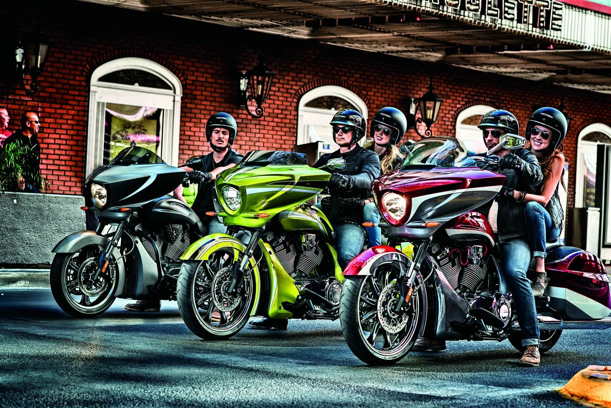 Bmw k1200s 2005. Спортивный мотоцикл в дыбах. Фотка где мотоцикл. Yamaha r6 фиолетовый. Мотоцикл ямаха р1 золотой.