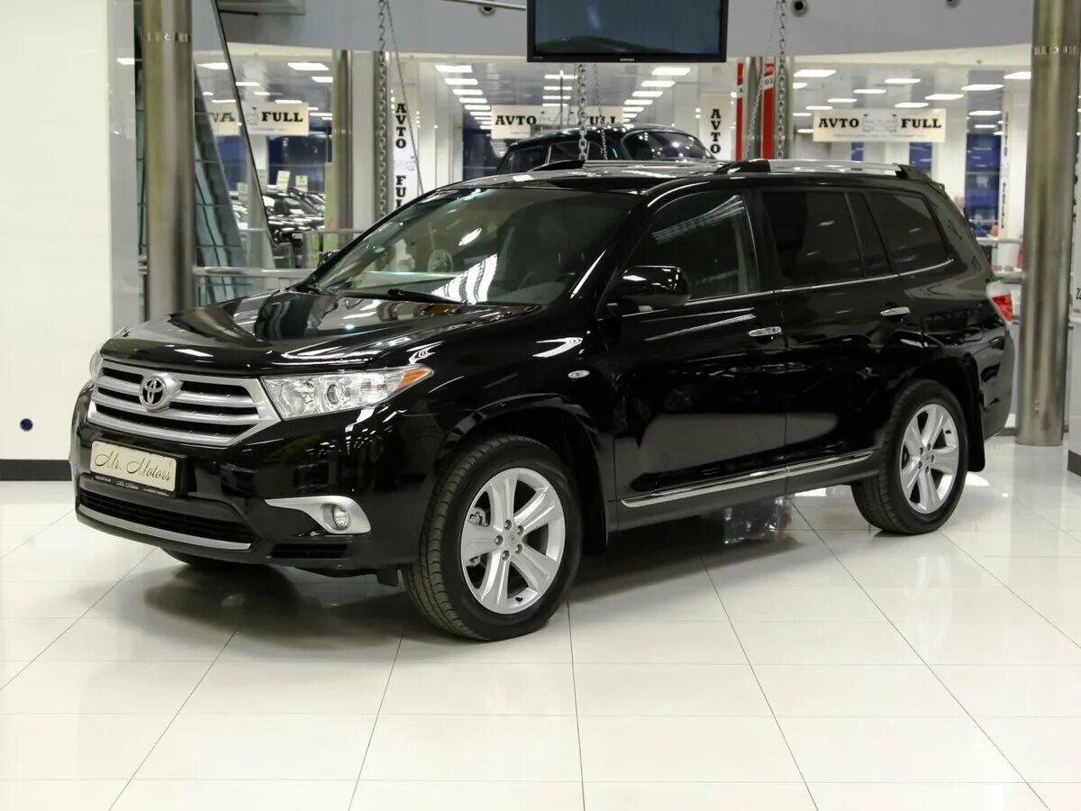 Toyota highlander 2014 черный. Хайлендер черный. Хайлендер черный. Toyota highlander черный. Тойота хайлендер 2018 черный.