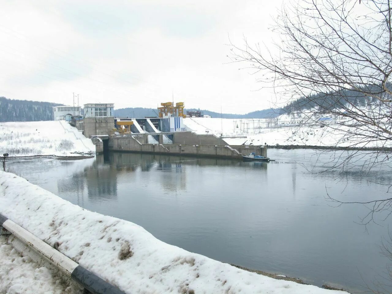 Павловское водохранилище плотина. Павловская ГЭС Башкирия. Уфа водохранилище. ГЭС Уфа. Уфа водохранилища