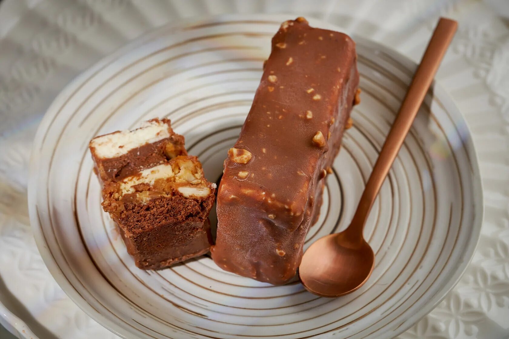 конфеты с соленой карамелью. карамель sweet jam. домашняя соленая карамель с арахисом. печенье карамельное яблоко. ведро мороженого с карамелью.