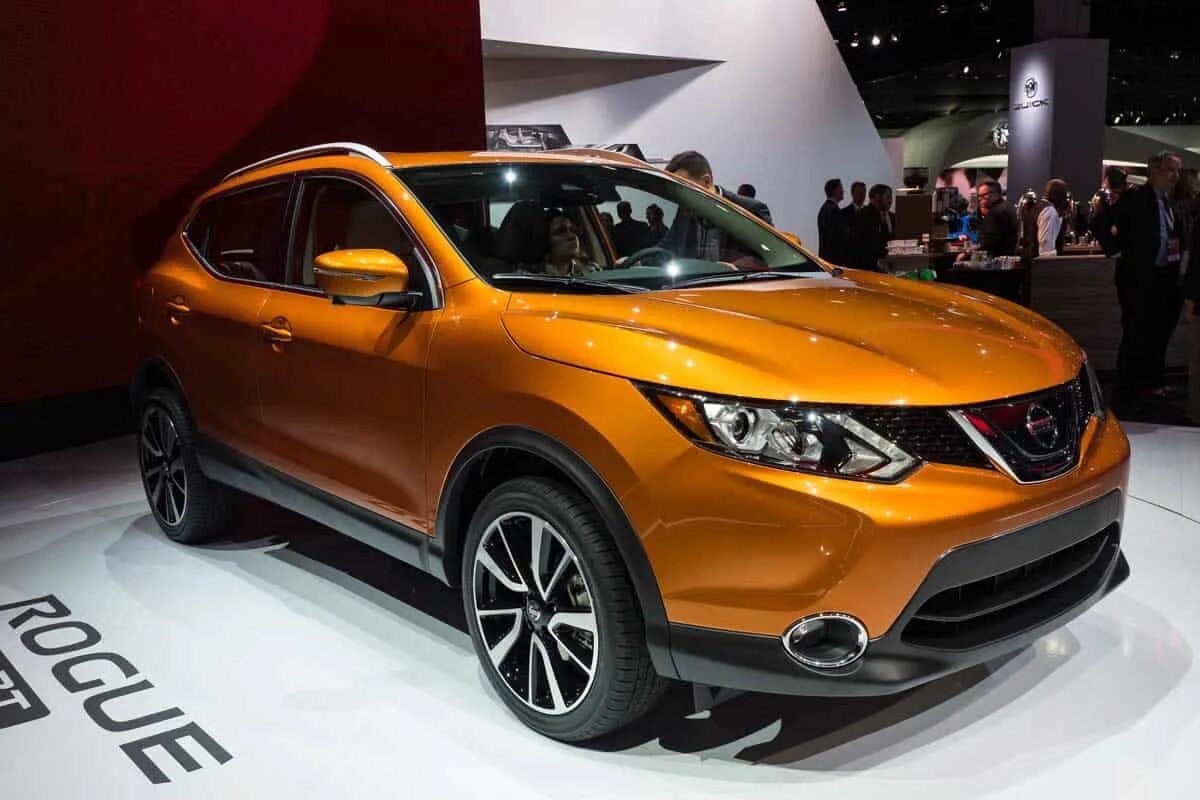 Ниссан английской сборки. Nissan Rogue 2017. Nissan Rogue 2018. Nissan Rogue Sport 2018. Ниссан Кашкай оранжевый.