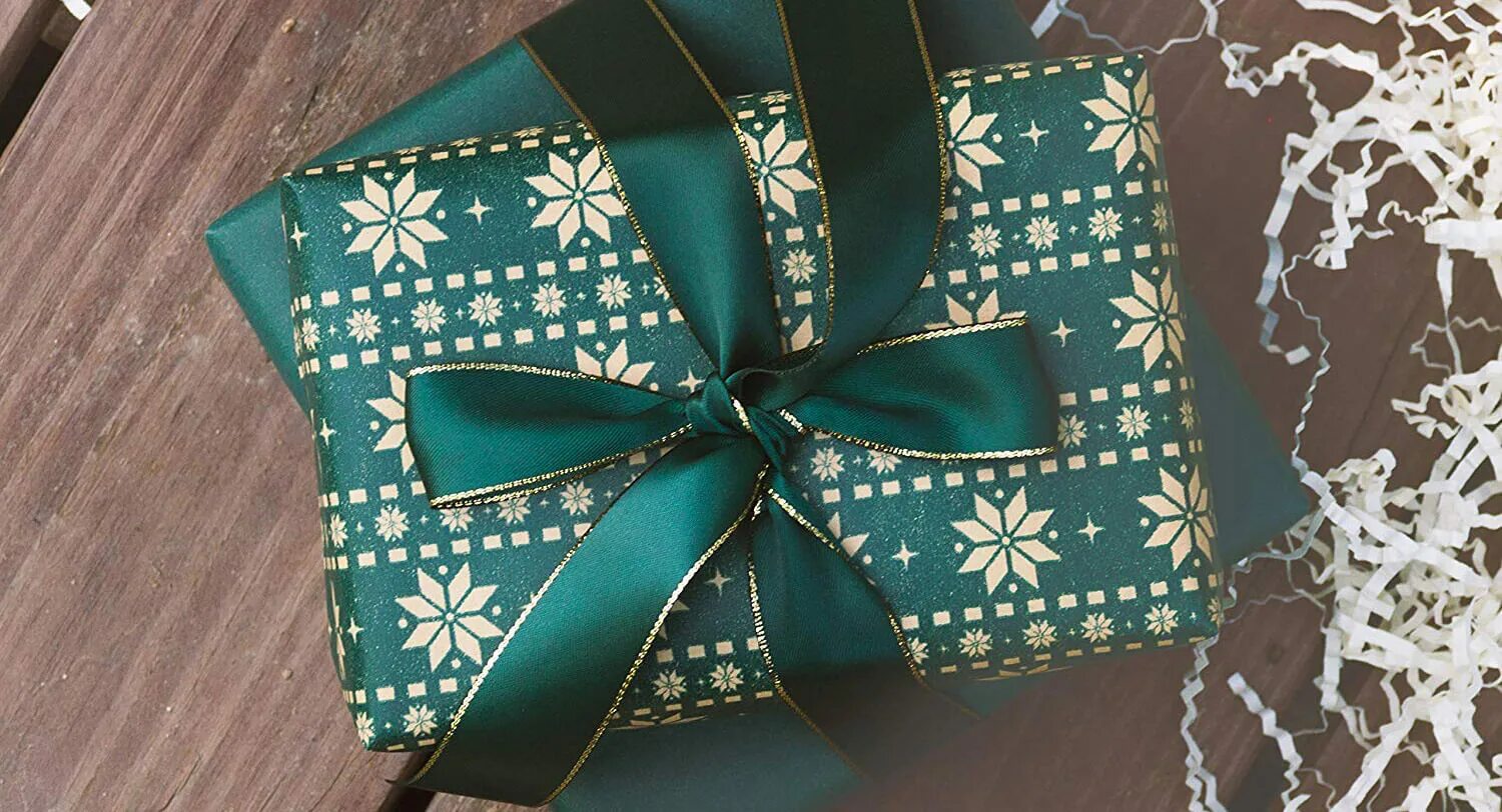 Wrapping wrapped. Wrapping. gift wrap. eco friendly gift ideas. christmas gift bag rust.