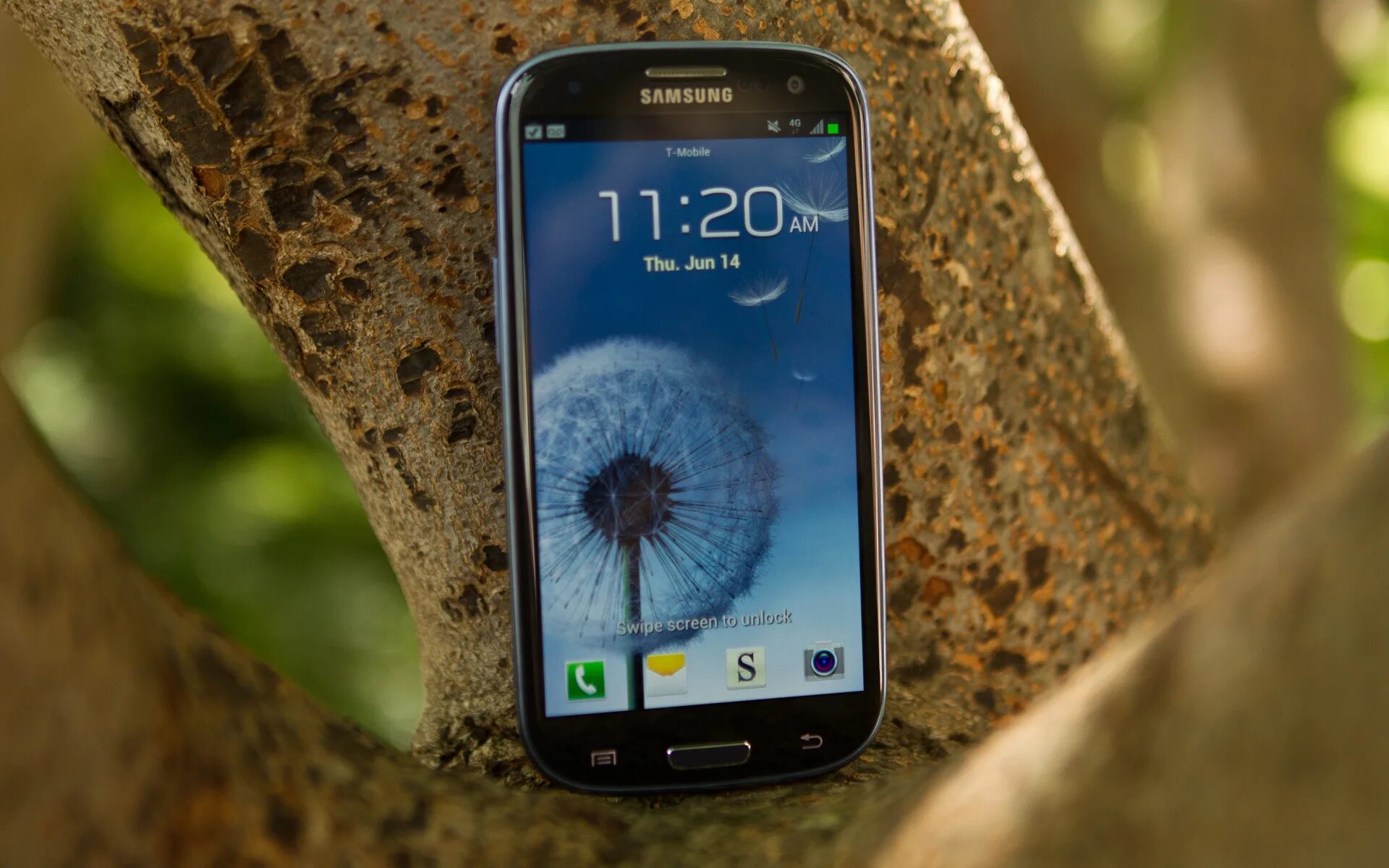 Фотографии самсунга галакси. Samsung Galaxy s3. Samsung Galaxy s III. Samsung Galaxy s3 2012. Самсунг s3 золотой.