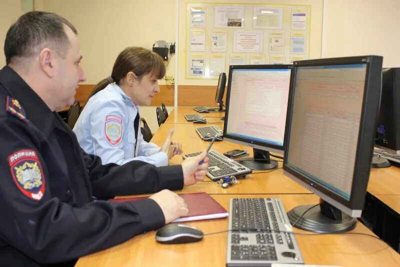 Дежурная часть нижегородской области. Дежурный ОВД. Оперативный дежурный МВД. Помощник оперативного дежурного дежурной части. Оперативный дежурный дежурной части ОВД.