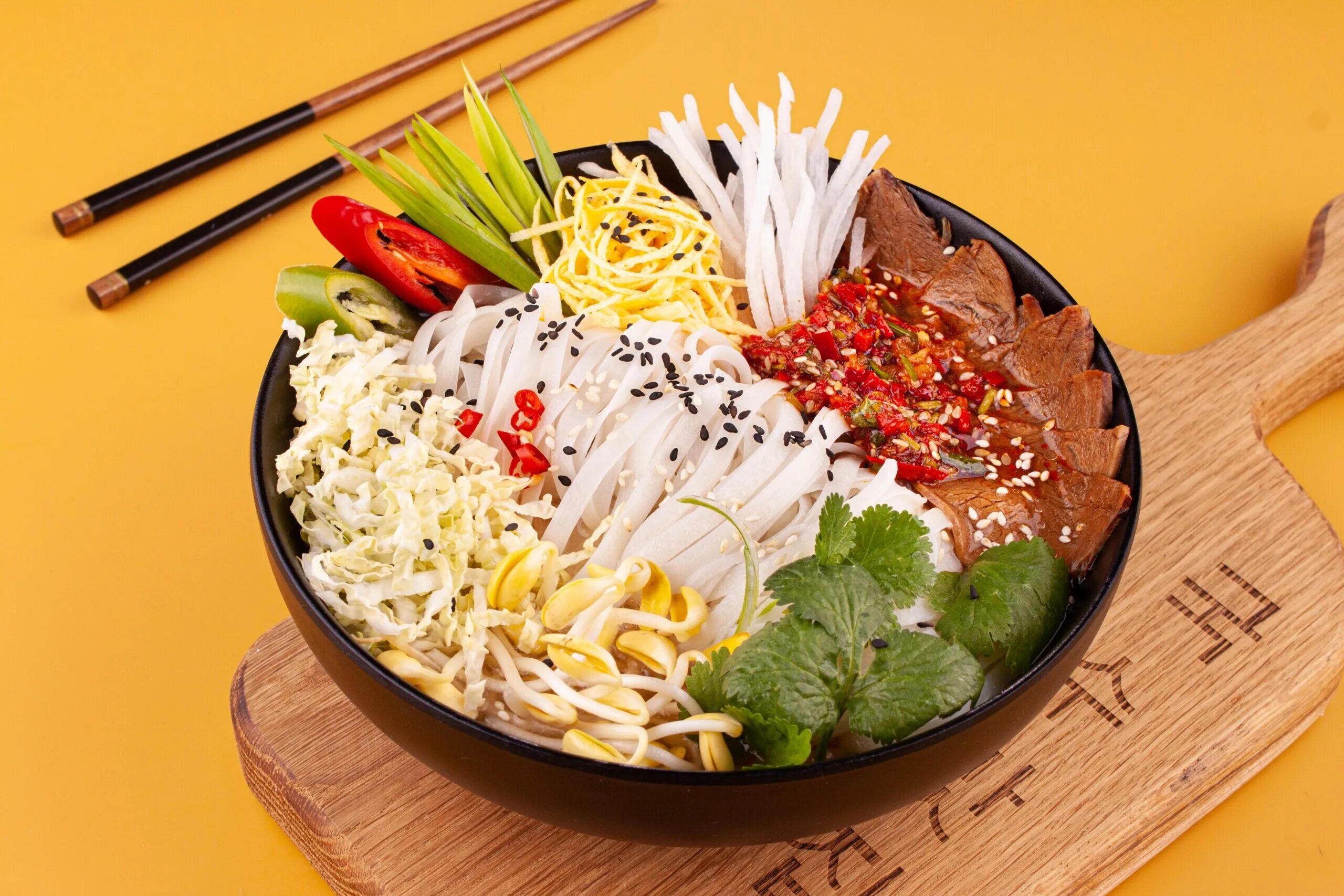 Дом куксу москва симферопольский. Дом куксу москва симферопольский. Куксу корея. Ресторан кукси москва. Корейский холодный суп кукси.