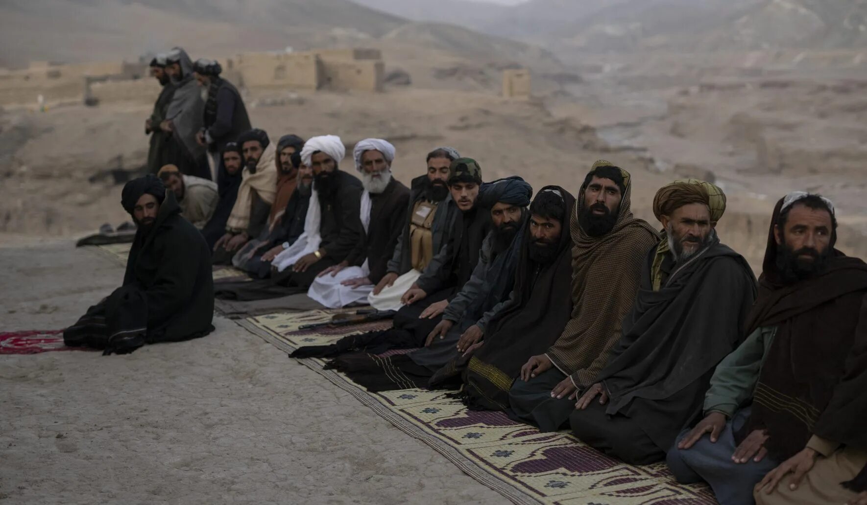Комплексы Талибана в горах. Типичный представитель Талибана. Встрече делегаций Афганистана. Сборной Афганистана Абдуллы Аль Мутаири.