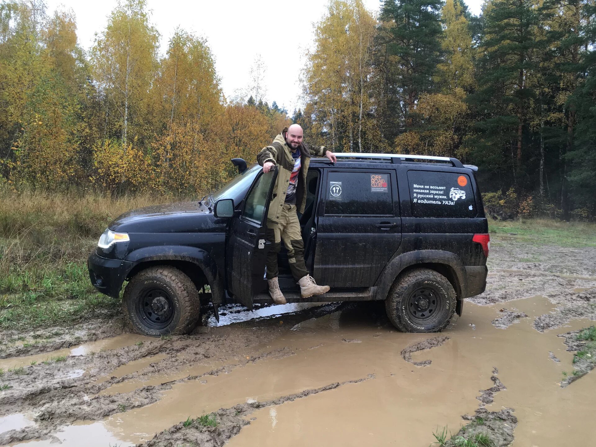 Водитель на уаз вакансии. Водитель уаз. uaz водитель. кесова гора на уазах. уаз в горах.