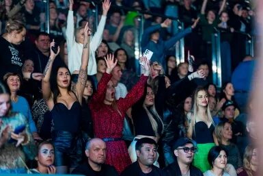 Сколько длится концерт руки. Концерт руки вверх 2022 Владивосток. Наряд на концерт руки вверх. Руки вверх концерт 2023. Арена Металлург Магнитогорск концерт руки вверх.