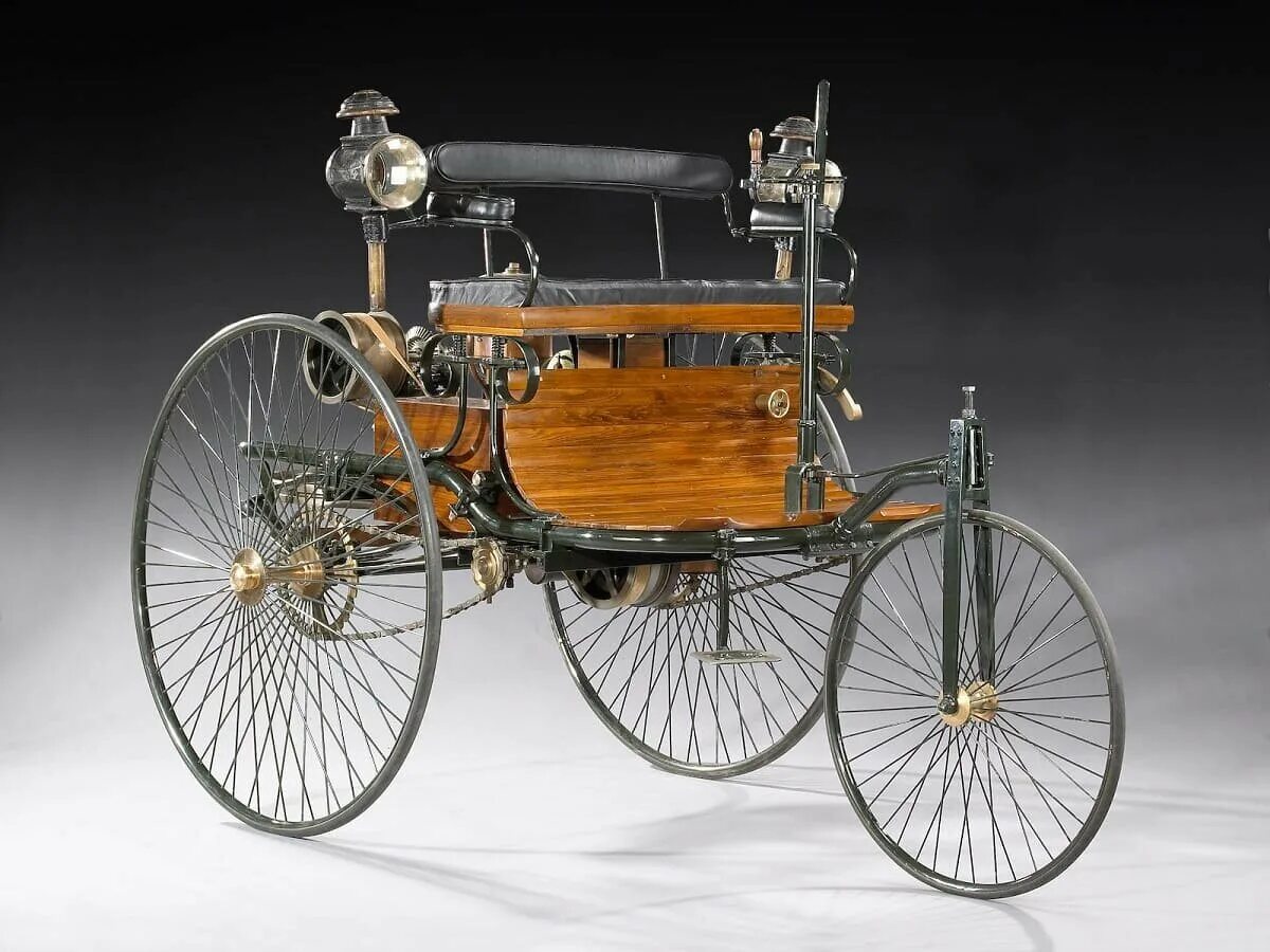 Выпущен первый в мире. Benz Patent-Motorwagen 1886. Benz Patent-Motorwagen 1886 года. Benz Patent-Motorwagen 1886 двигатель.