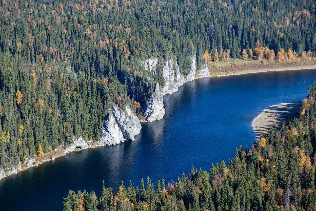 Какие крупные озера есть в уральских горах. Река Щугор Республика Коми. Заповедная река Щугор. Река Щугор ворота. Щугор притоки Печоры.