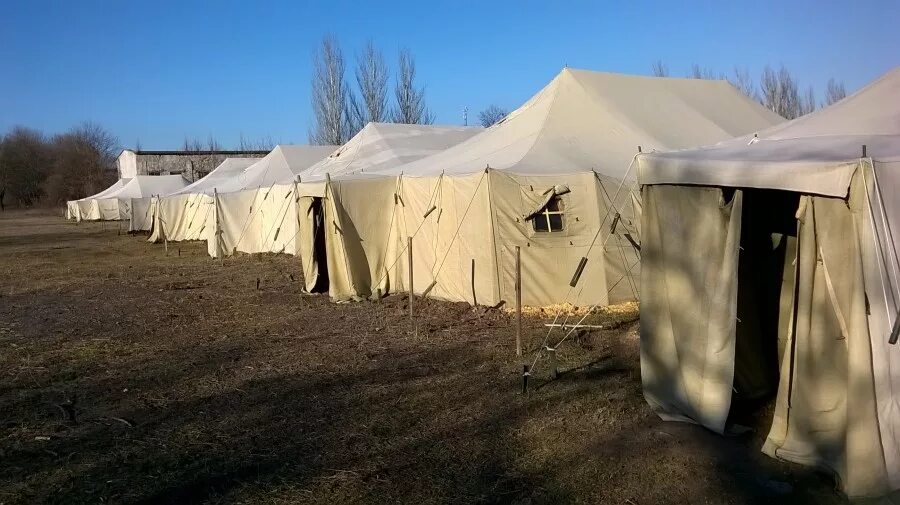 В 3 палатках жили. Военная палатка. Палатки в армии. Военный палаточный городок. Американская Военная палатка.