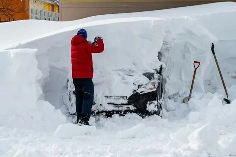 Накануне прошел сильный снегопад и превратил
