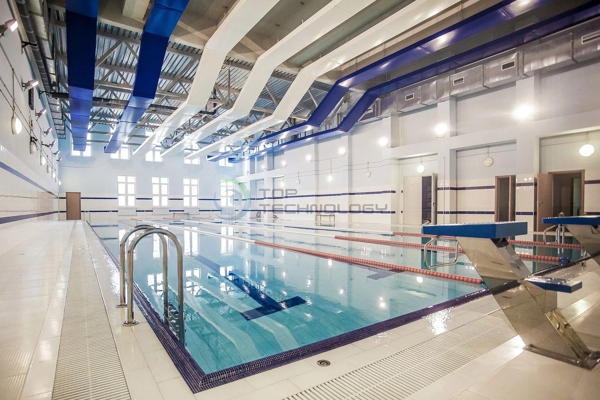 Школа 1298 куркино бассейн. Бассейн серебряный на глаголева. Ленинские горки бассейн. Современный школьный бассейн. Бассейн в школе.