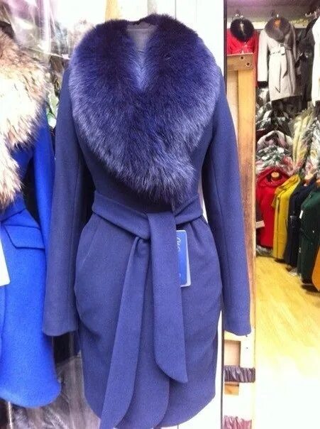 Зимнее пальто Суражанка. Пальто Lidia Sharm с меховым воротником. Синее зимнее пальто с мехом. Пальто venisa зимнее с мехом. Пальто брянск купить