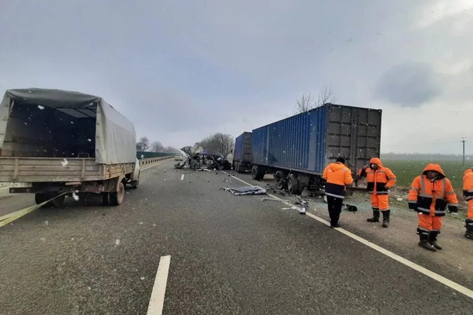 Дтп краснодарский край камаз. Подарок водителю камаза. Взорвался камаз в краснодарском крае. Дтп краснодарский край камаз. Дтп краснодарский край.