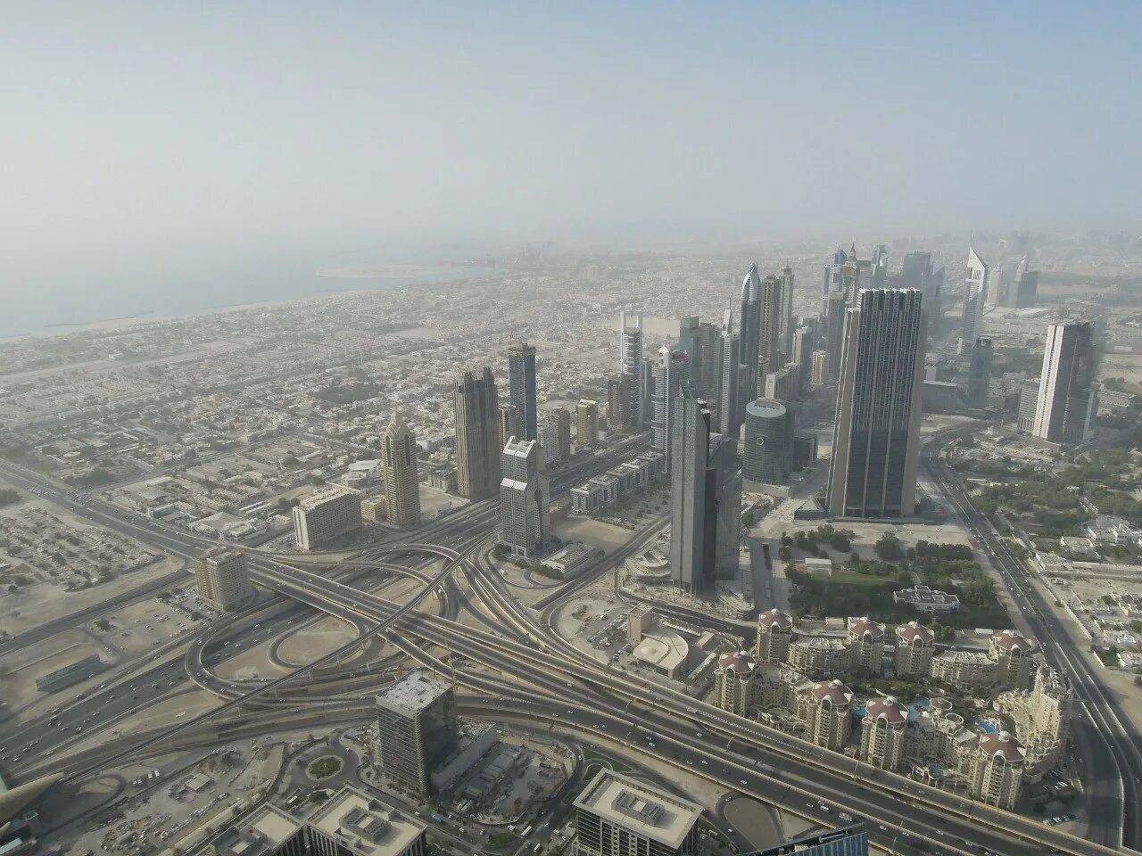 Обсерватория бурдж халифа. 124 этаж. Бурдж халифа 124 этаж. Бурдж-халифа вид с последнего этажа. 124 этаж.