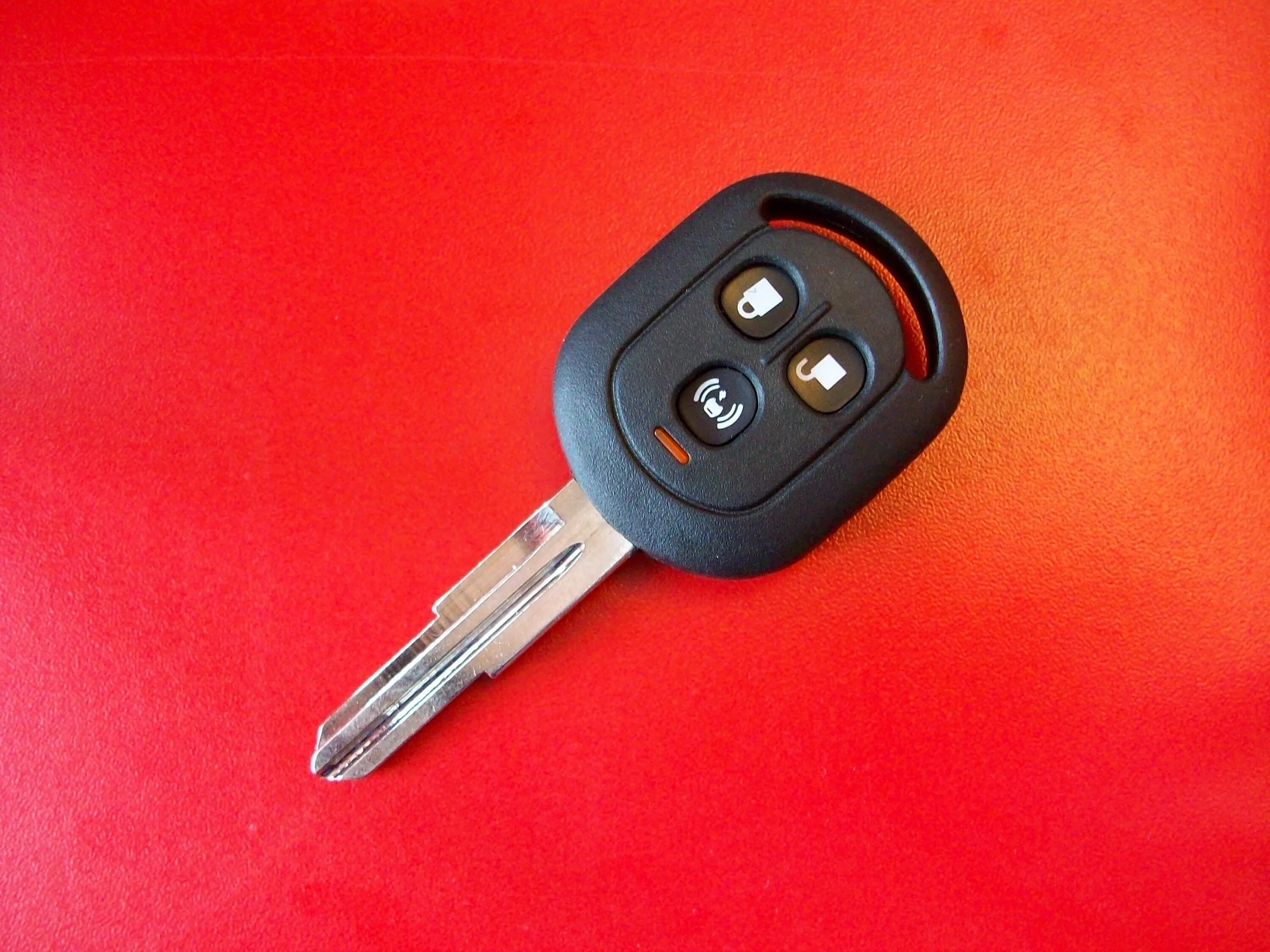 Ключ chevrolet lacetti. Ключ зажигания chevrolet lacetti. чип ключ зажигания chevrolet lacetti. ключ шевроле 2007. ключ замка зажигания daewoo 2 кнопки.