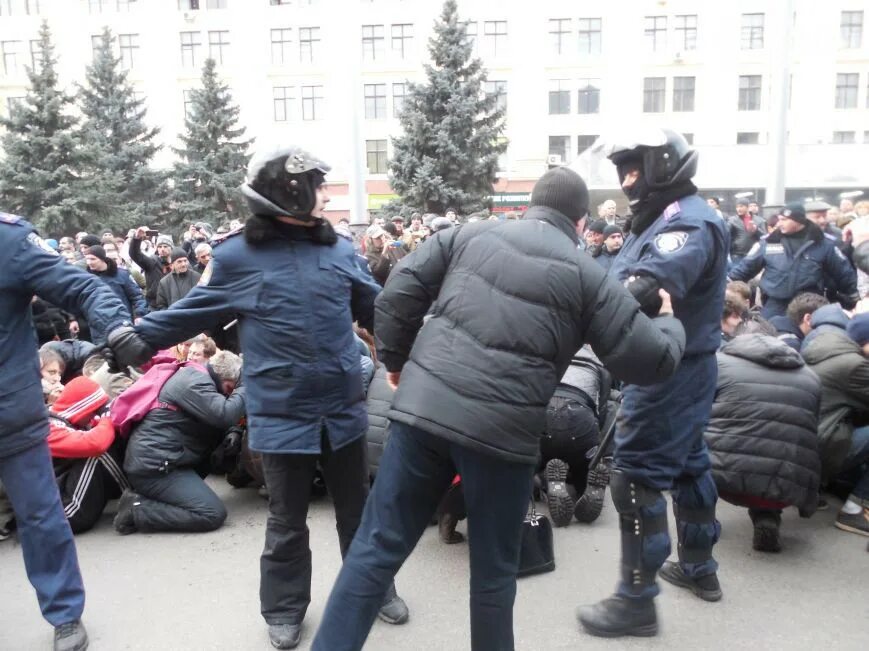 харьков улица свободы. харьков закрывают. обыск в офисе. городской совет харькова. харьков закрывают.