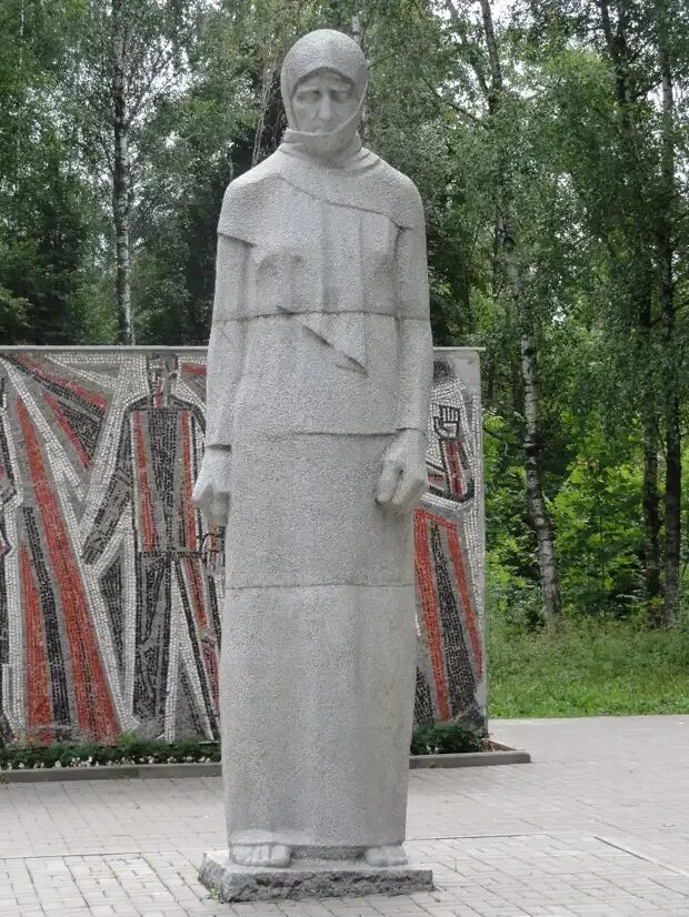 Мемориал Скорбящая мать Смоленск. Реадовский парк Смоленск Скорбящая мать. Памятник надгробие Скорбящая мать в Смоленске. Мемориальный комплекс: «Скорбящая мать»Белгоро. Памятник вдовам