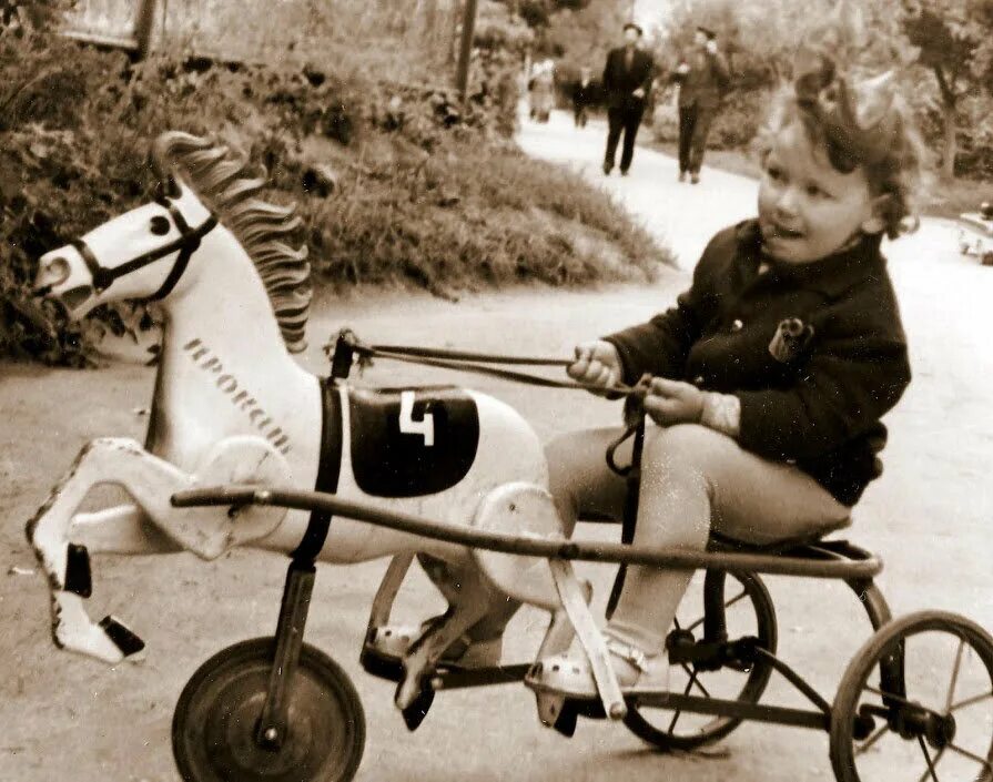 Советская лошадка. Лошадка с педалями. Конь педальный. Советская лошадка с педалями. Конь педальный игрушка.
