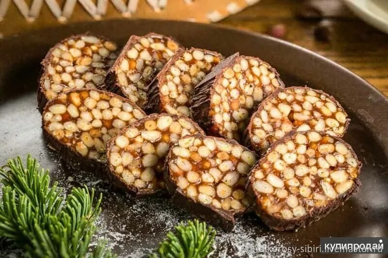 Конфета шишка с орехами и медом. Конфета шишка с орехами и медом. Кедровый грильяж сибирский кедр. Конфета шишка с орехами и медом. Сладости с кедровыми орехами.