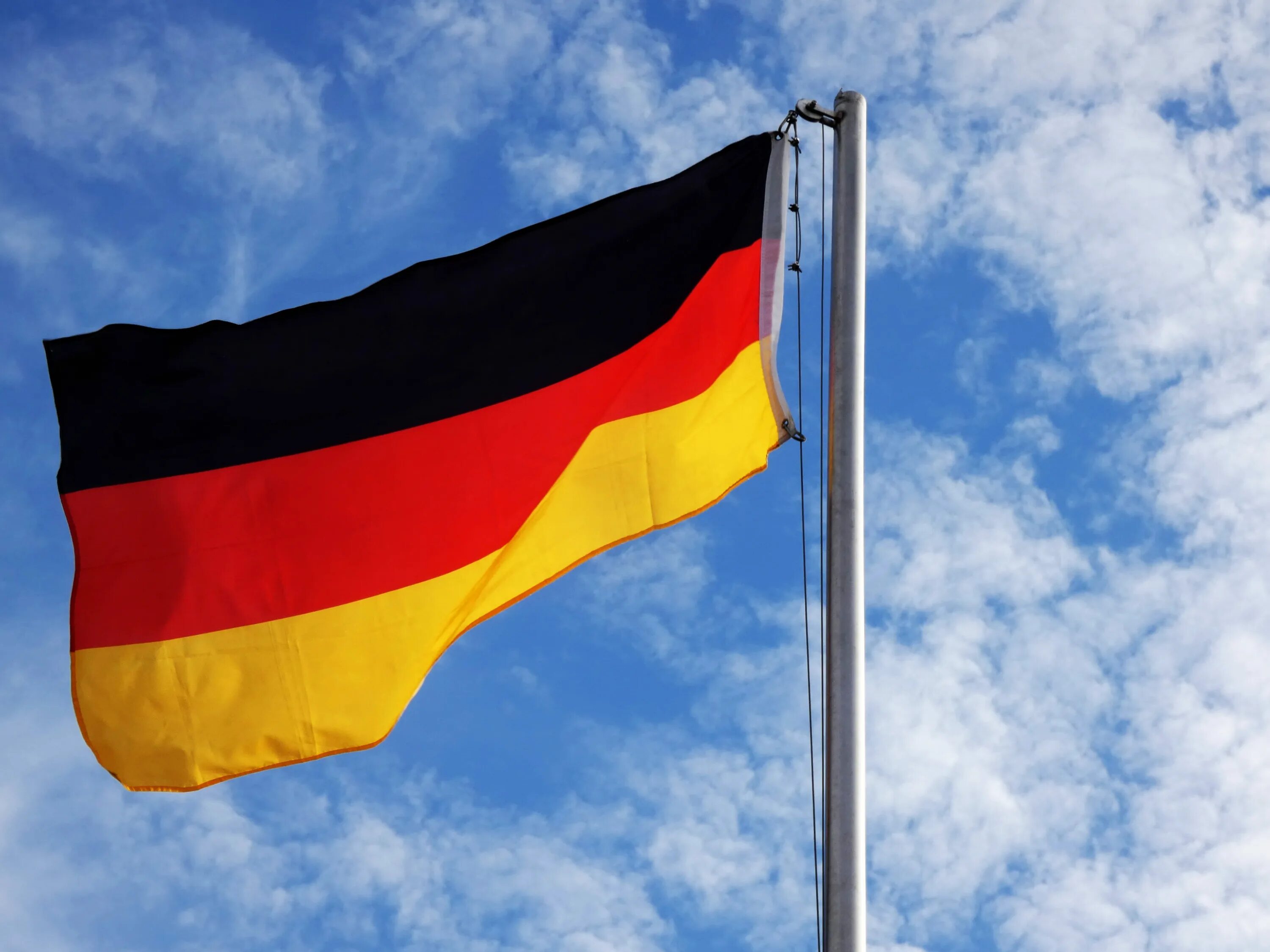 Германия для казахстанцев. Флаг ФРГ. Germaniya флаг. Флаг Германии ФРГ. Федеративная Республика Германия флаг.