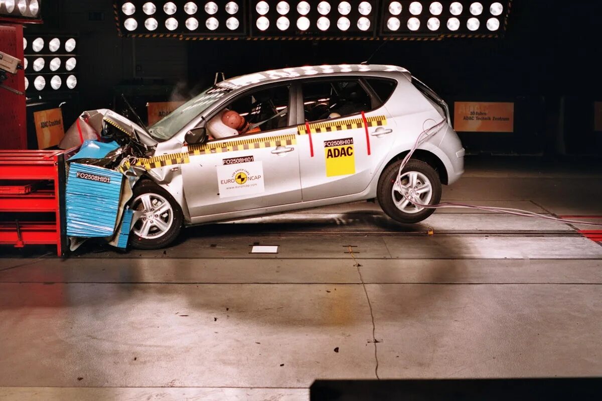 Lixiang краш тест. Краш тест hyundai i30 2017. hyundai i30 crash. краш тест euroncap. краш тест соляриса.