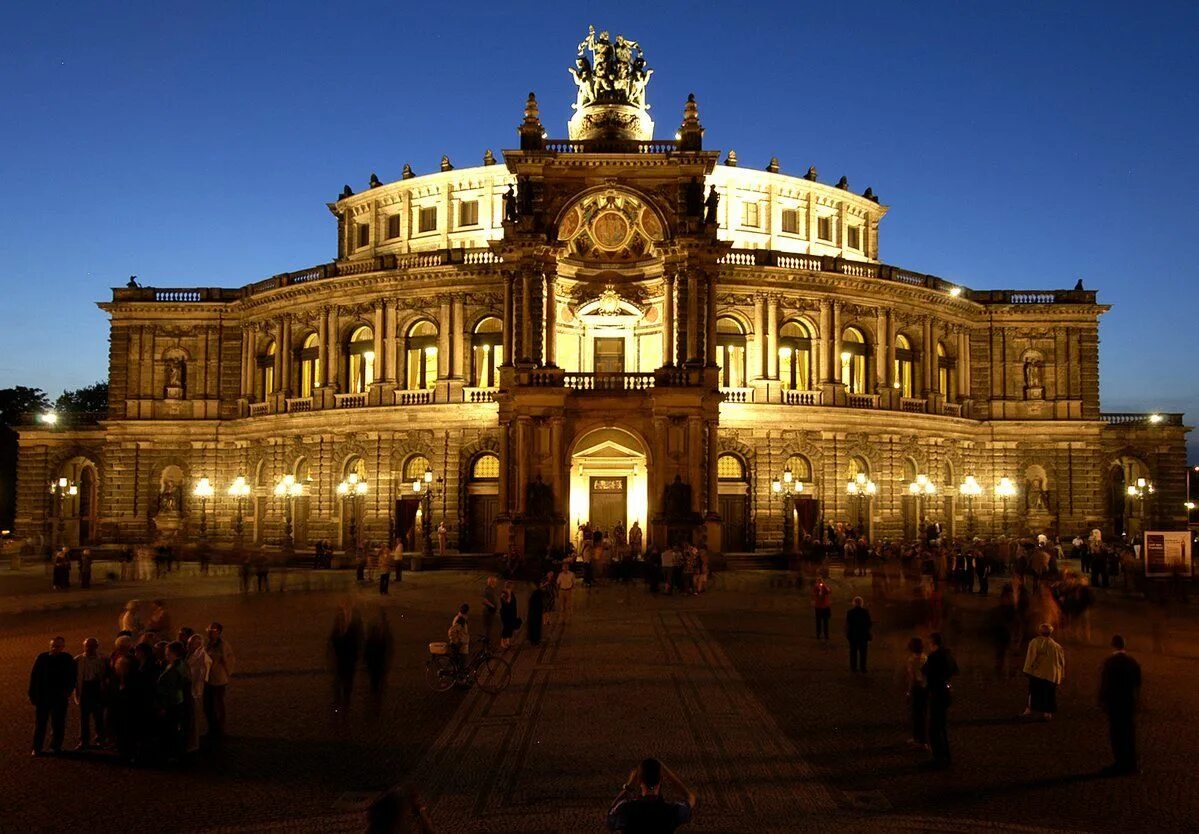 Опера Земпера Дрезден. Оперный театр в Дрездене. Барокко опера Земпера. Оперный театр Земпера в Дрездене оркестр. Возрождение здания