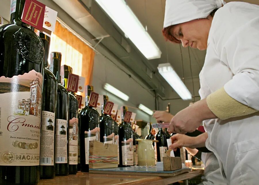 Производство вина в россии. Рынок вина. Российское вино. Вино на рынке. Российское вино магазин.