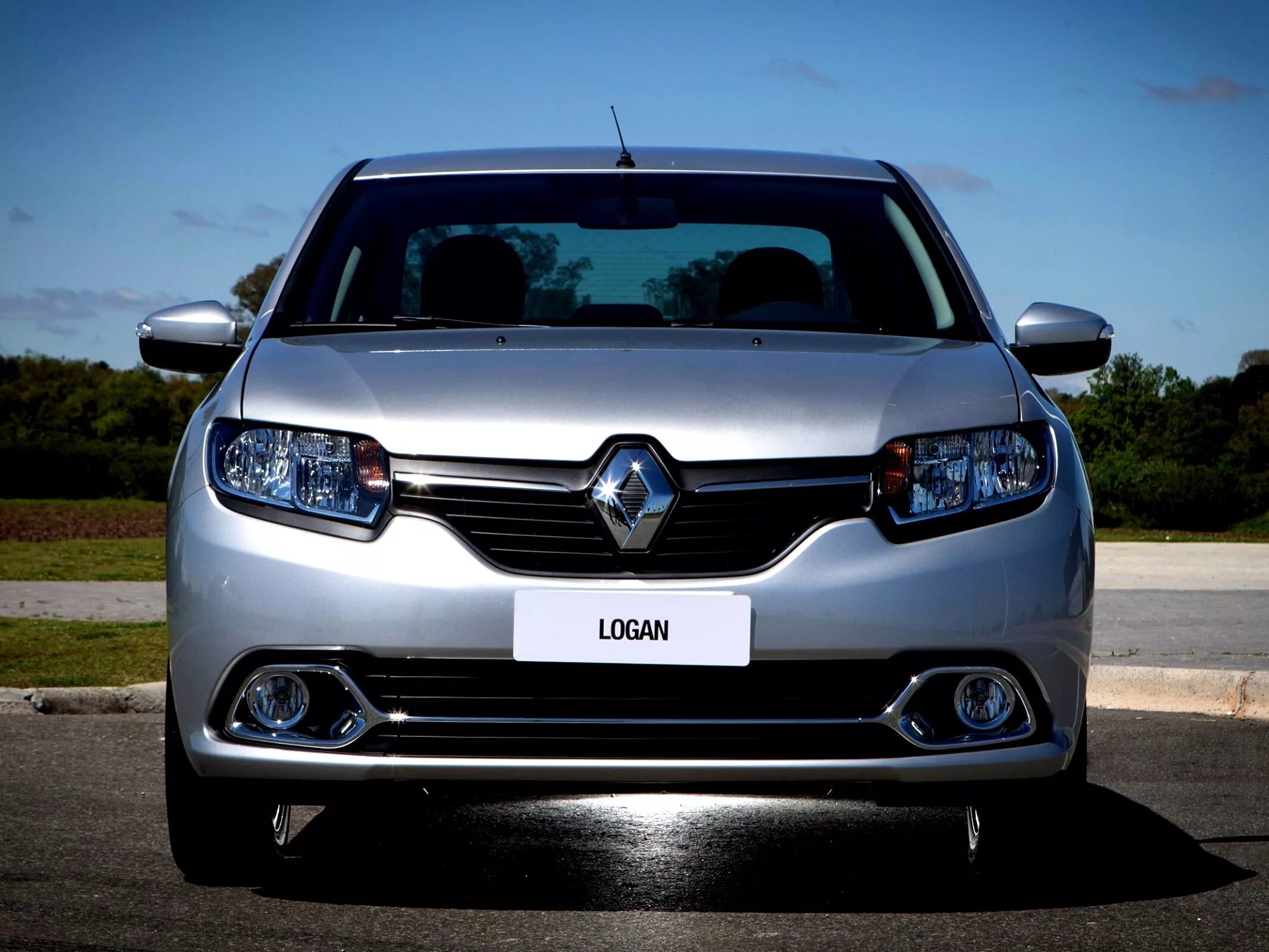 Renault Logan 2014. Renault Logan 2. Рено Логан Ренаулт. Renault Logan 2013 2.