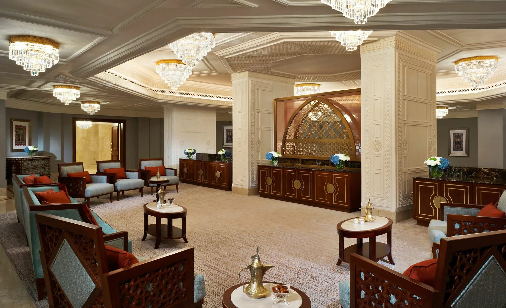 Аль бустан отель. Аль Бустан Палас. Al Bustan Palace Ritz Carlton. Al Bustan Palace Ritz Carlton Hotel 5 *. Ритц Палас в Алматы.