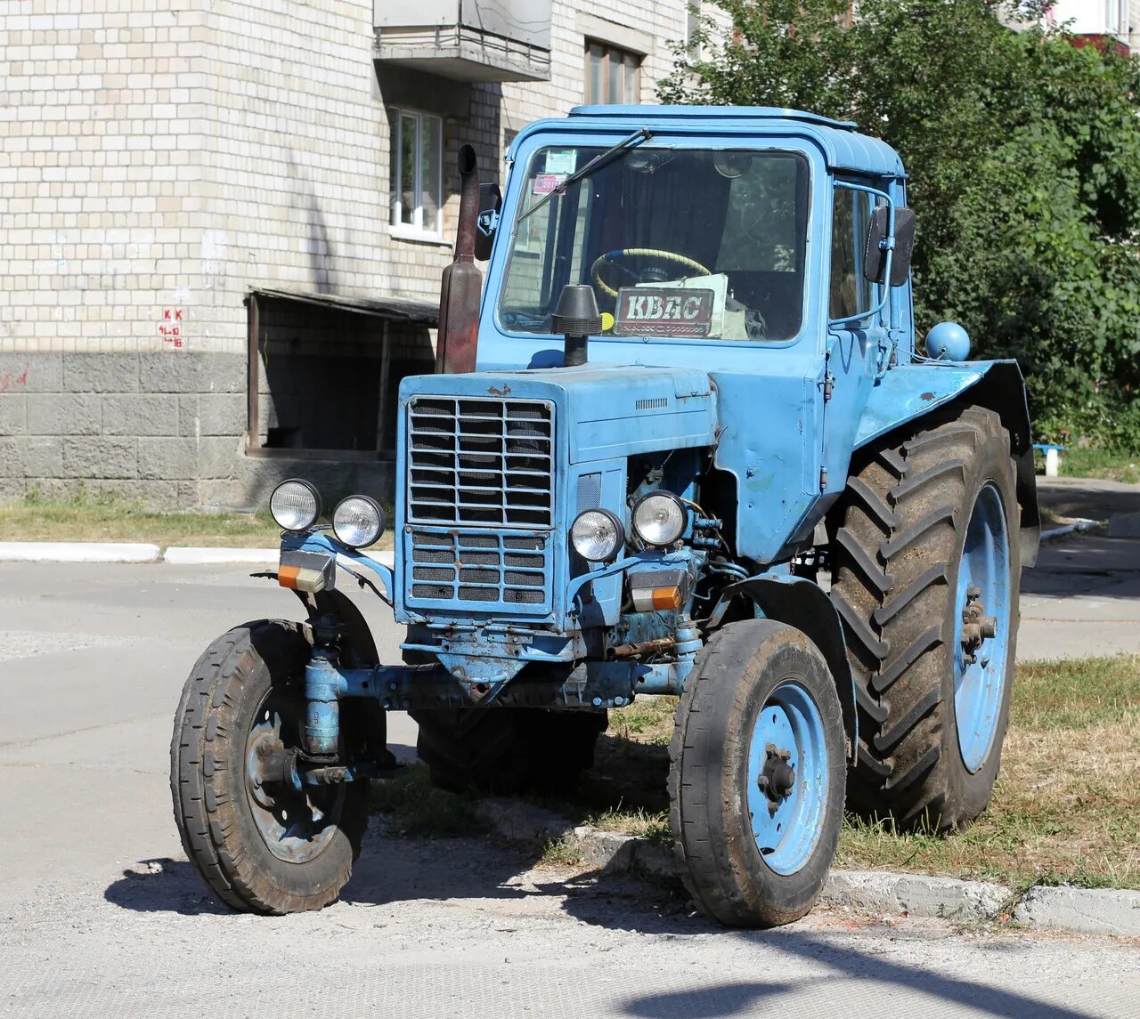 Как выглядит трактор мтз. Мтз-80 трактор. трактор мтз-80 (мтз-82). лтз 80. трактор мтз мтз 80.