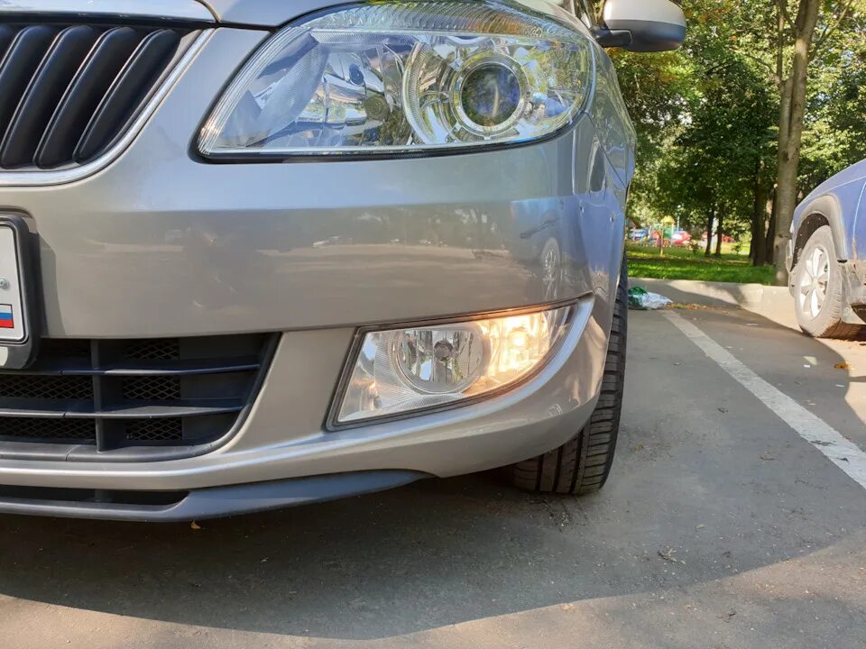 Шкода фабия ходовые огни. Ходовые огни шкода фабия 2. Дхо skoda fabia 2. Габаритные огни skoda fabia 2. Дхо шкода фабия 2.