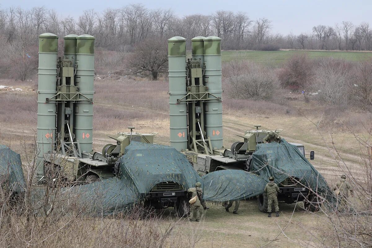 С300 ПВО. Дивизион систем противовоздушной обороны (ПВО) С-300. С-300 зенитный ракетный комплекс. С400 ПВО.