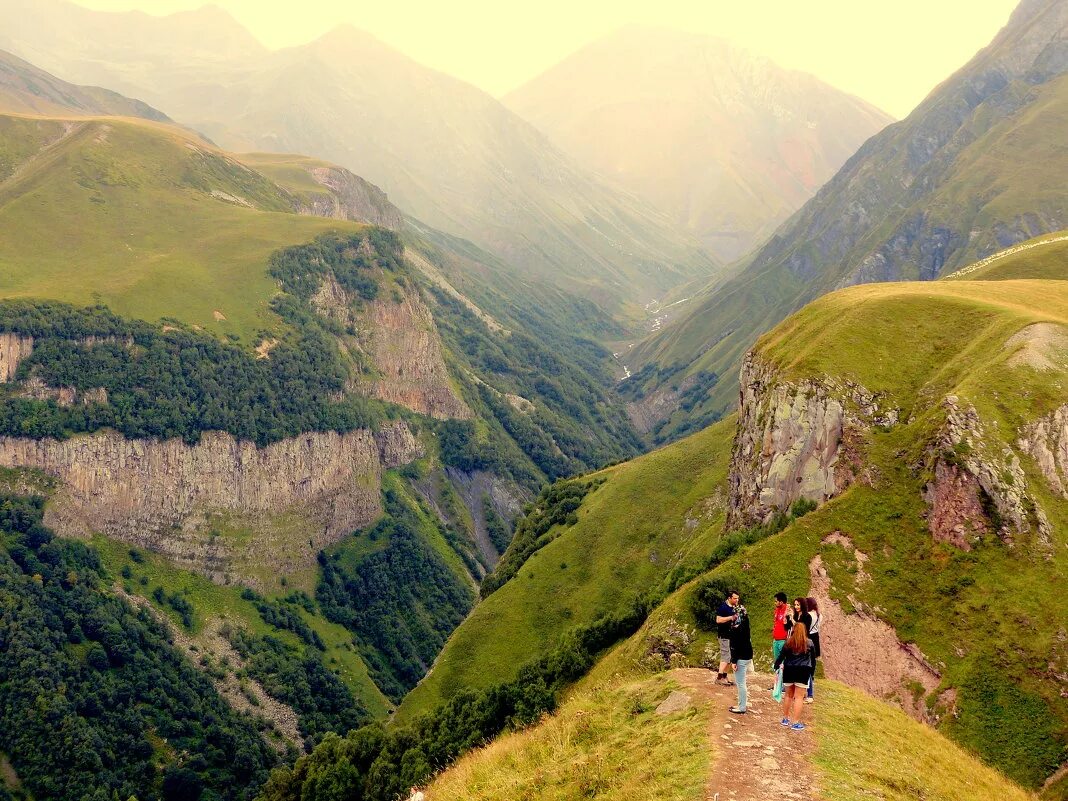 дарьяльскому ущелью. дарьяльскому ущелью. дарьяльскому ущелью. дарьял ущелье реки терек. дарьял – дарьяльское ущелье.