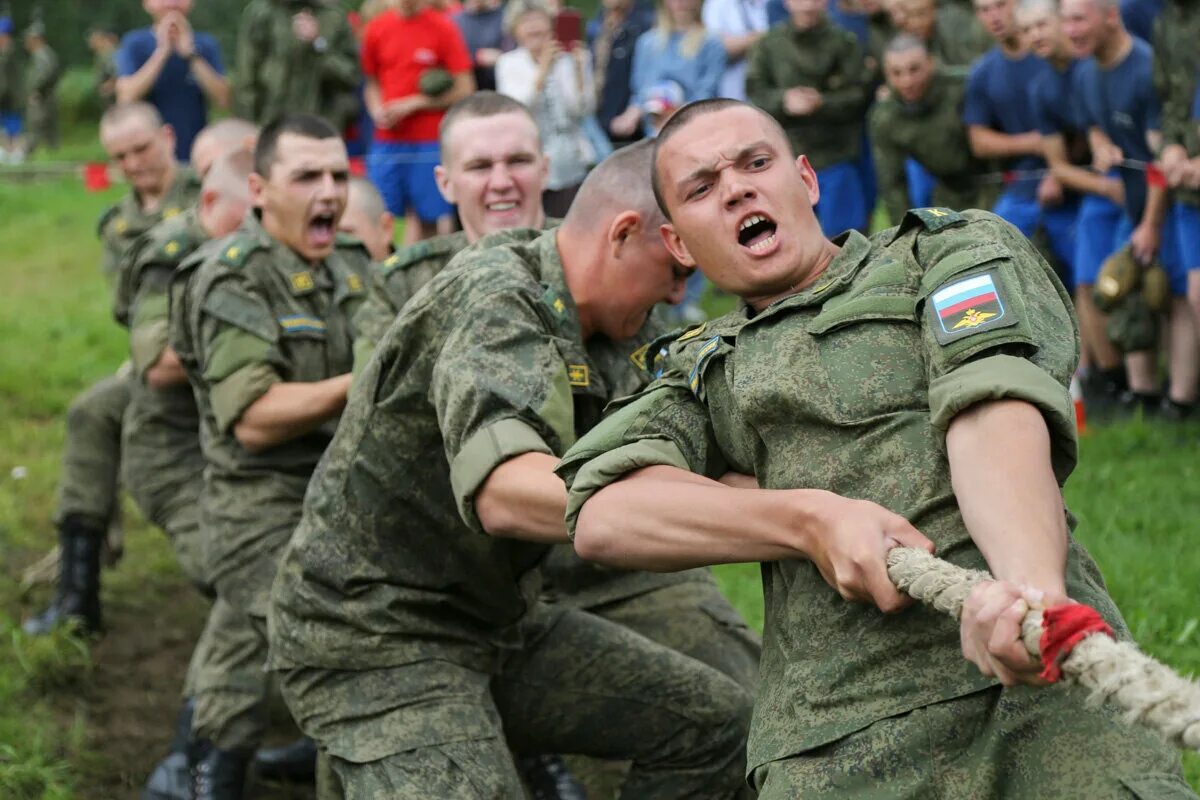 Через военный. Воинский коллектив. Воспитание военнослужащих. Спорт в армии. Физподготовка в армии.