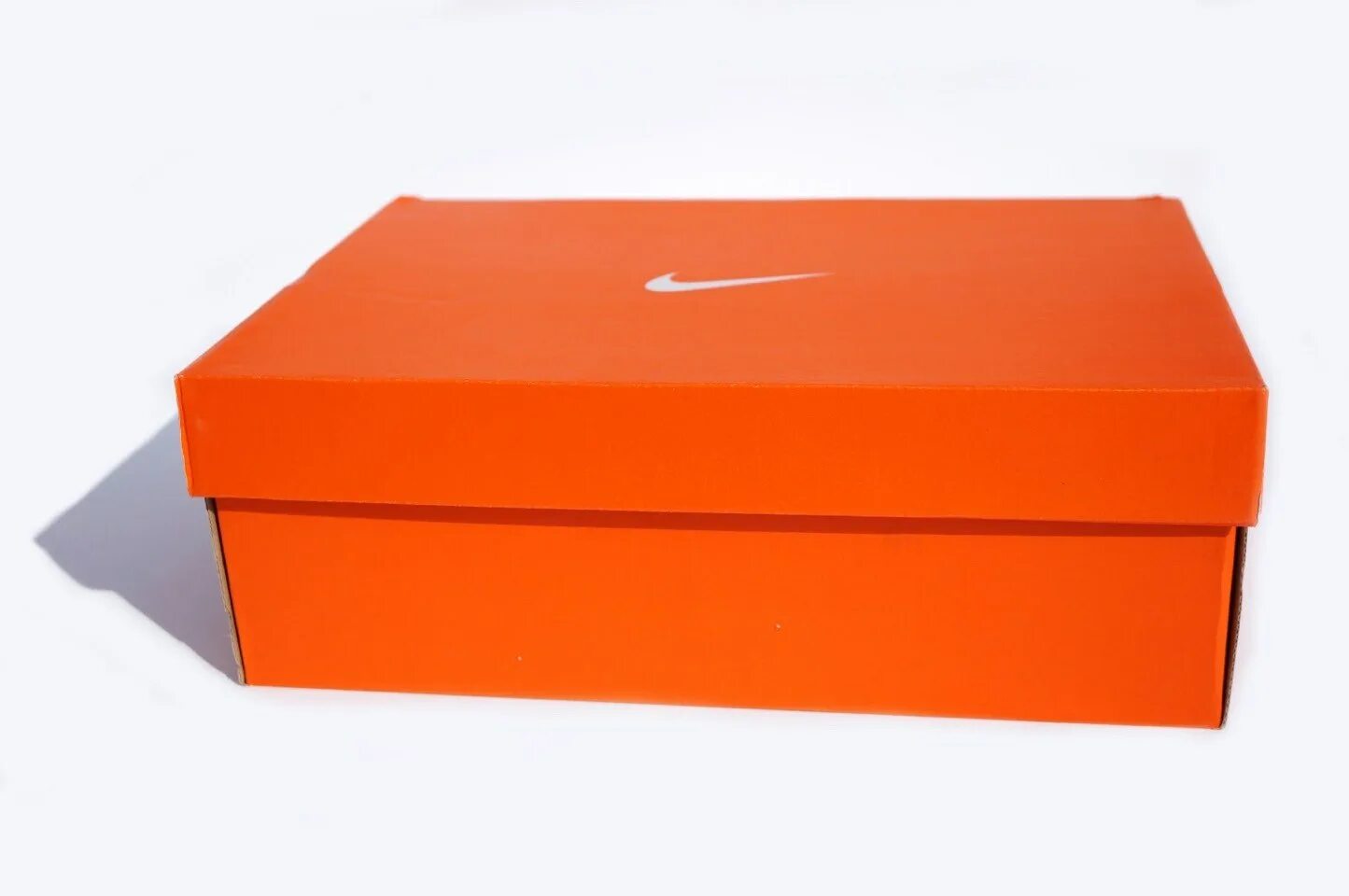 Коробка fat. Обувная коробка. Коробки для обуви. Коробки из под обуви. Nike обувная коробка.