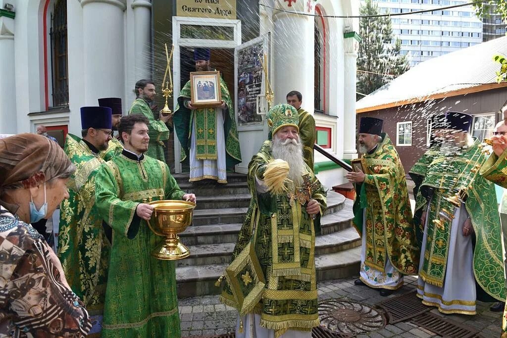 черемушках распис. богослужения в храме живоначальной троицы. храм троицы в черемушках расписание. храм троицы в черемушках расписание. храм живоначальной троицы в старых черемушках.