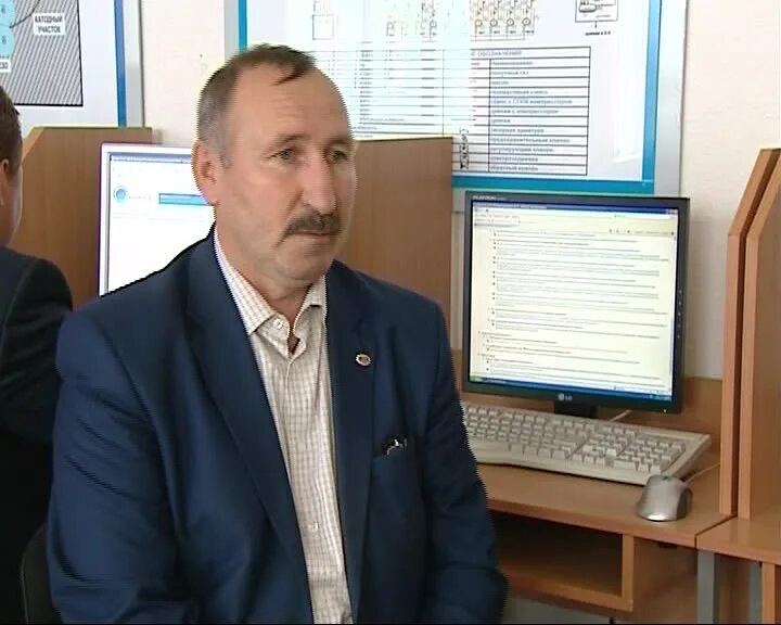 Главный энергетик в строительстве. Главный энергетик в строительстве. Инженер в каске. Главный энергетик. Главный энергетик.