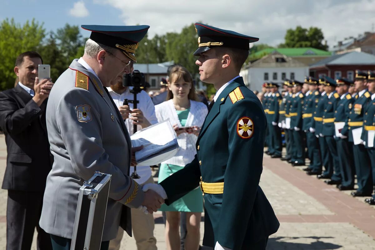 Офицеры военной академии. Военная Академия РХБЗ Кострома. Академия РХБЗ им Тимошенко. Офицеры Академии РХБЗ. Военная Академия РХБЗ выпуск 2019.