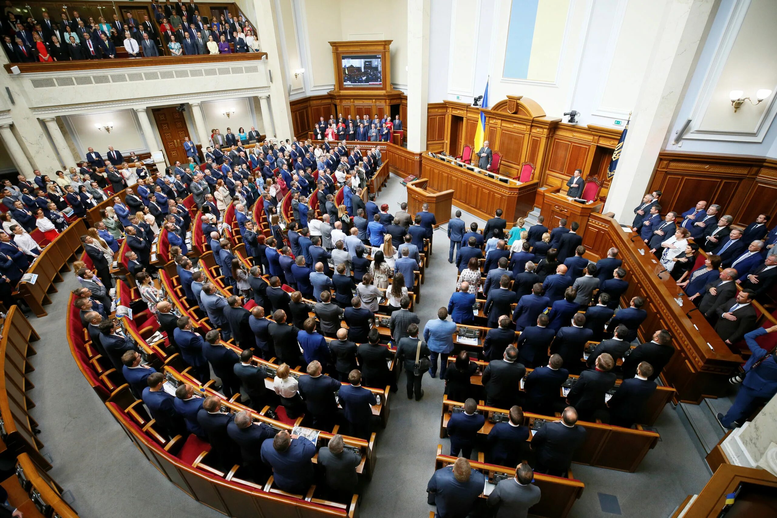 Парламент в новом свете. Верховная рада Украины 2022. Верховная рада Украины зал. Парламент Киева. Верховная рада 2011.