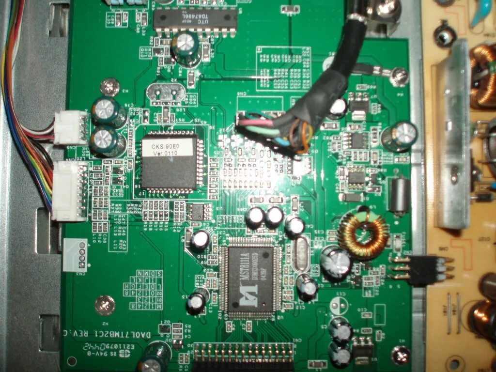 Микросхема от монитора. Acer v223hq плата питания. Samsung 920n плата блока питания. Схема монитора va702. Acer al1715 плата.