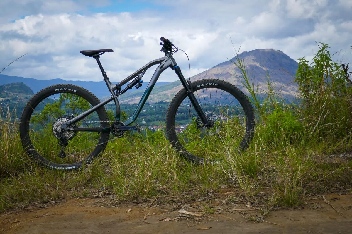 Велосипед айрон хорс двухподвес. Самый легкий горный велосипед. Rocky mountain fusion 27. Devinci troy. Orbea xc.