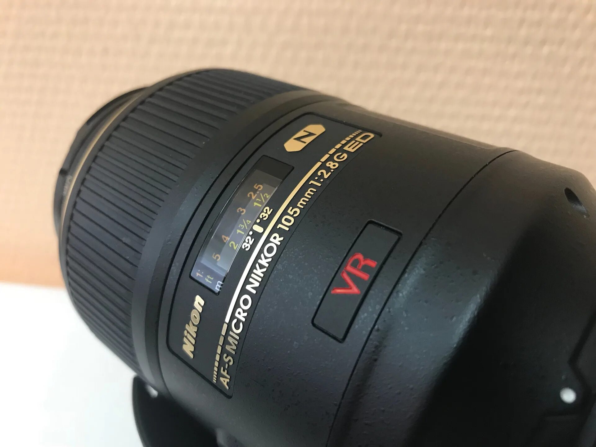 Nikon 105mm f/2.8g if-ed af-s VR Micro-Nikkor. Nikon 105mm f/2.8d af Micro-Nikkor.