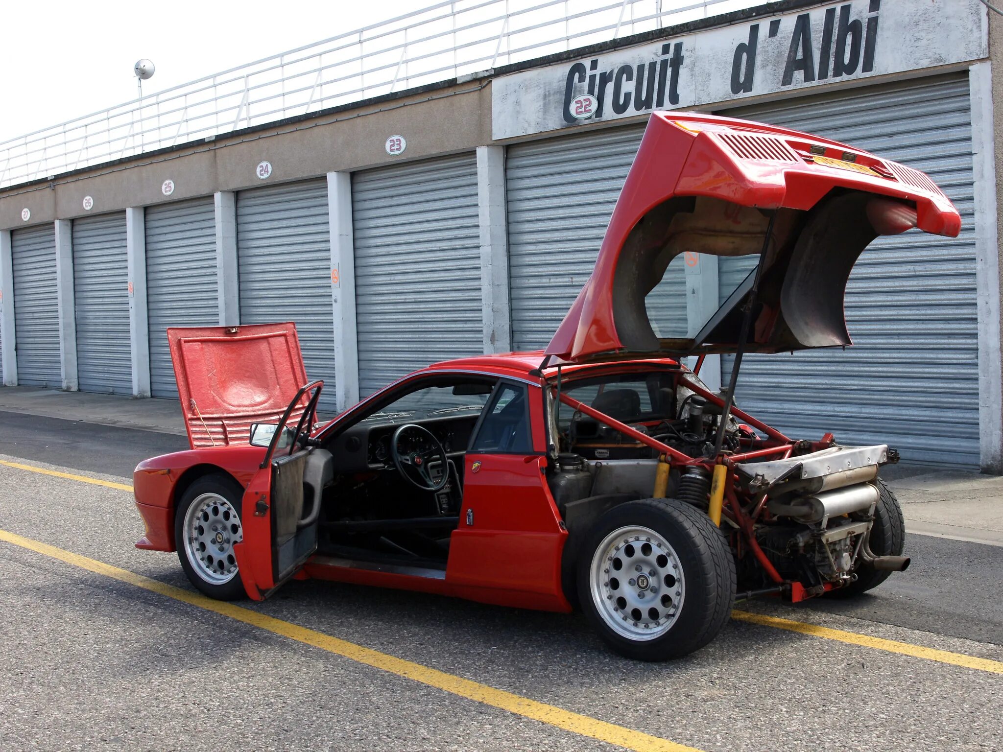 Автомобиль почему о. Lancia Rally 037 Stradale. Lancia 037. Лянча 037 страдале. Lancia Rally 037 Stradale 1982.