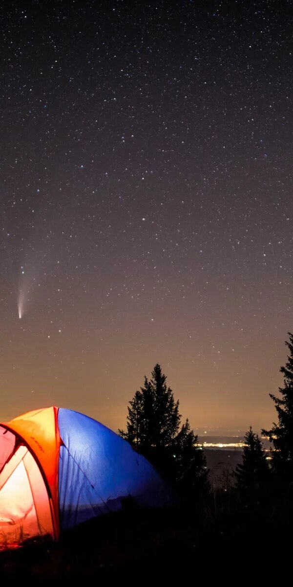 Sky camping. Палатка ночью. Звездное небо и палатка. Кемпинг ночью. Палатка обои на айфон.